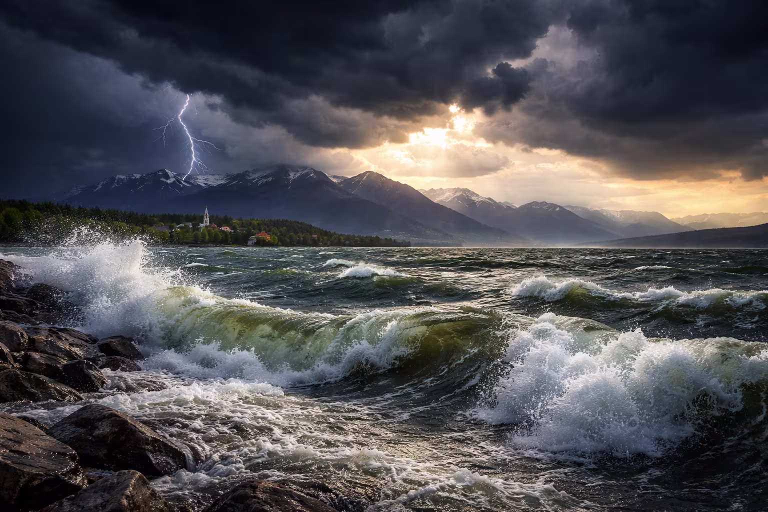 Tsunami na Liptovskej Mare? Mimoriadna predpoveď počasia pre Slovensko
